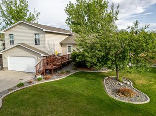 1044 River View Dr, Cody, WY 82414