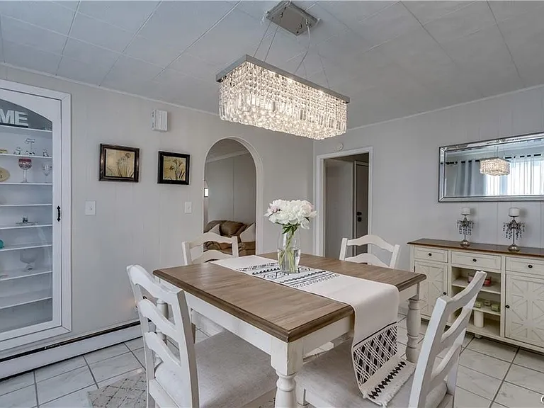 822 Lawrence St — Photo 10