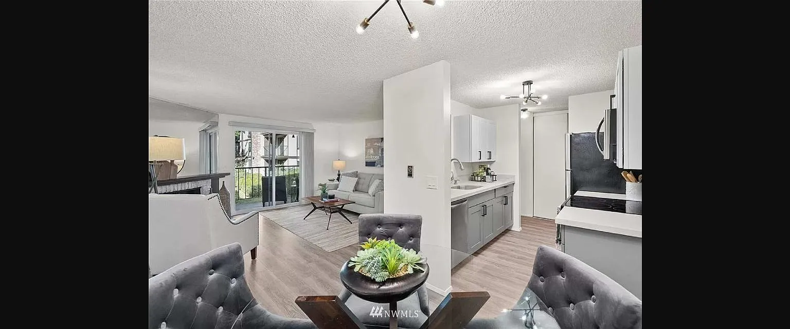 4601 Grandview Dr W — Photo 1