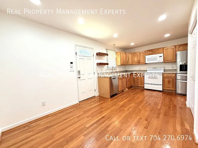 3733 Hayden Dr — Photo 5