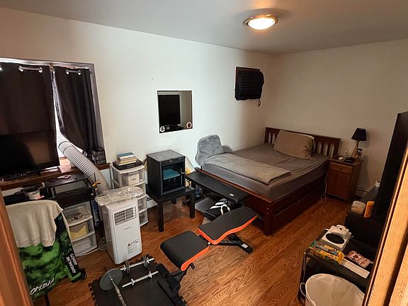 4th image of 734 Clark Ave