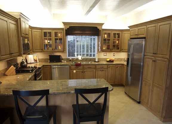 Completely remodled interior. New Cabinets and appliances