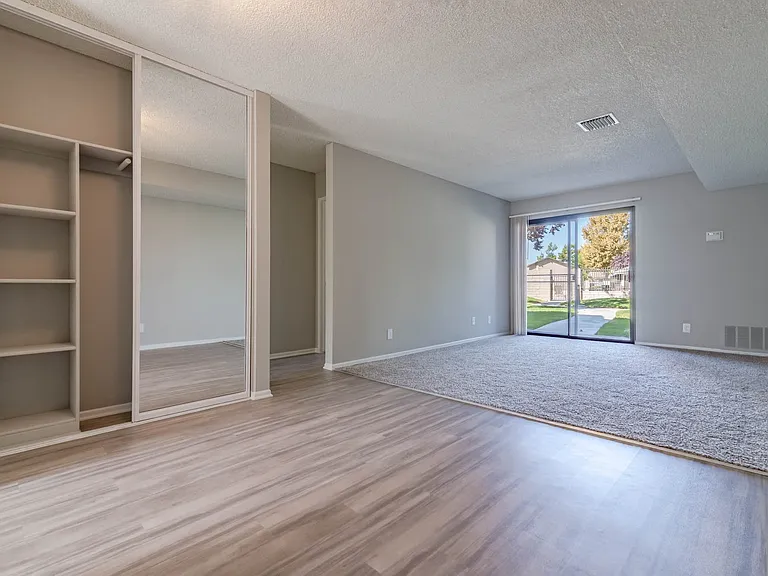 Sunset Ridge Apartments — Photo 16