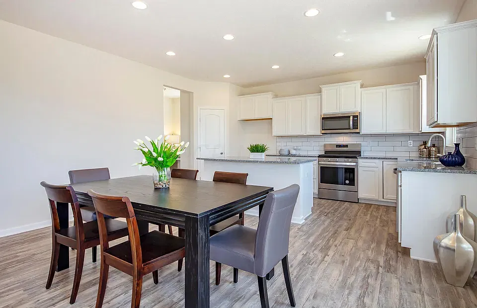 3 bed, 2376 sqft, $3,100 — Photo 4