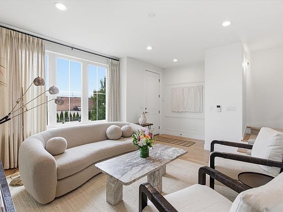 5th image of 2512 W Polk St