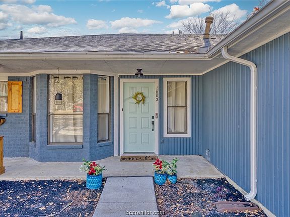 5th image of 1002 San Saba Dr