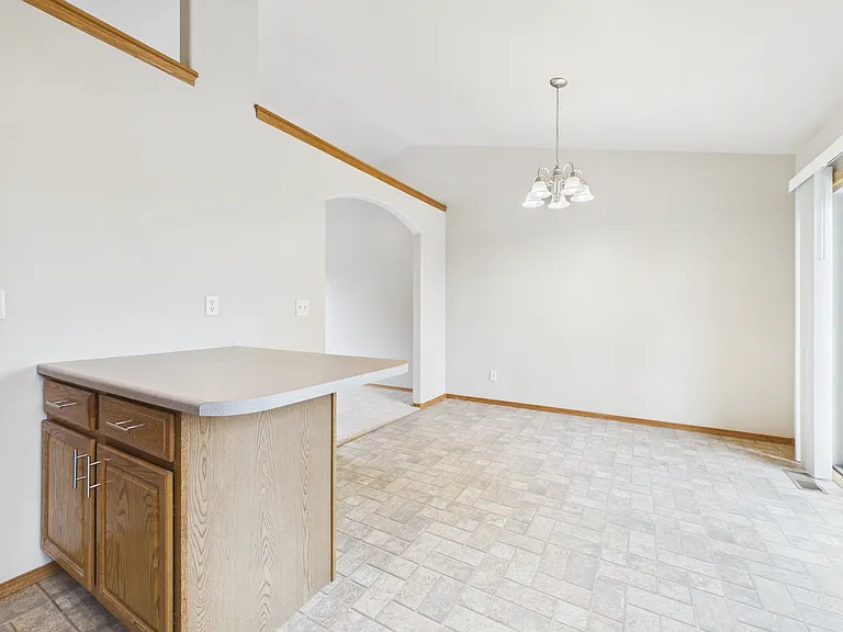 2505 N Vincent Ave — Photo 9