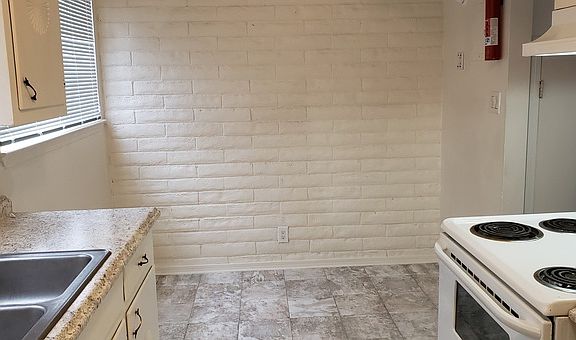 4th image of 403 Graceland Dr SE