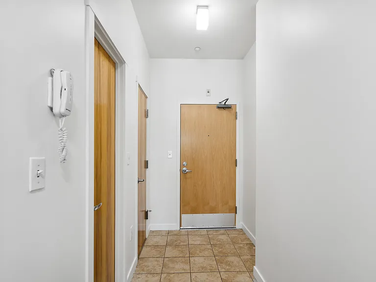 25 THIRD STREET — Photo 18