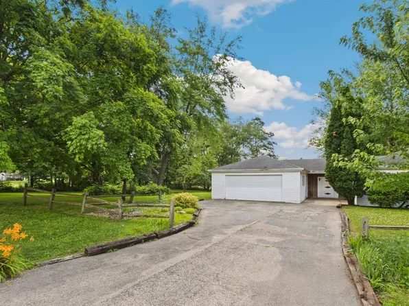 326 Old Mill Rd, Franklin Grove, IL 61031