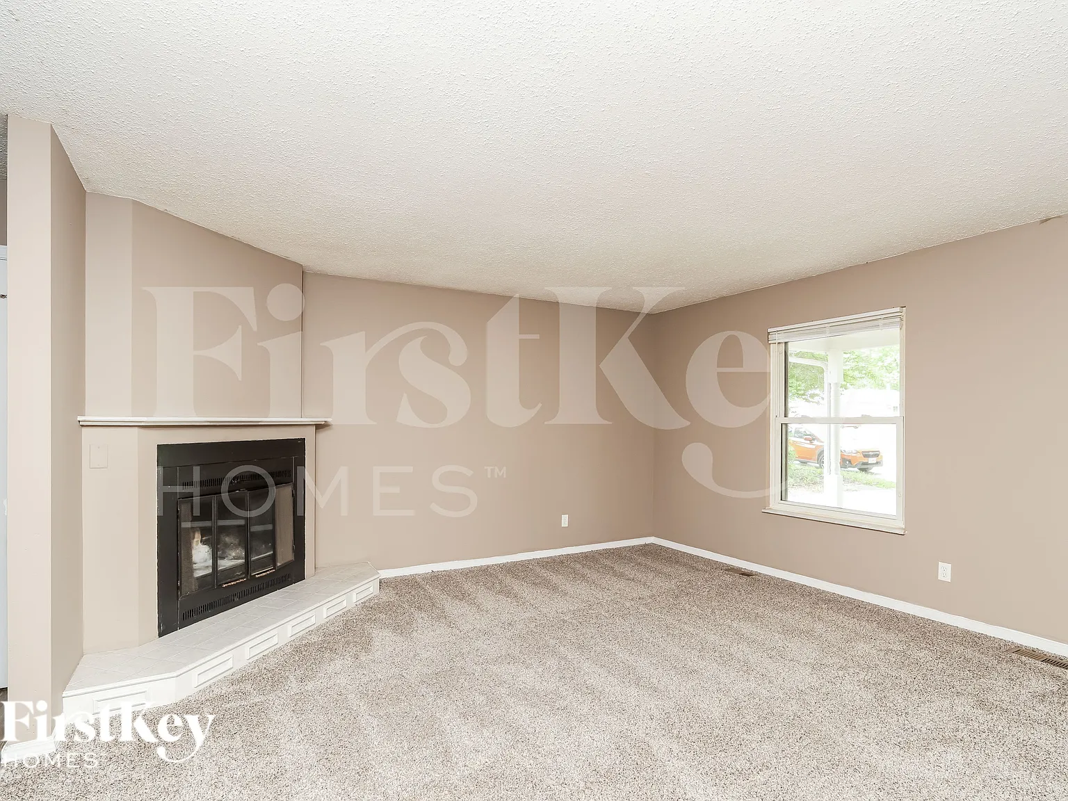 3 bed, 2.0 bath, 1189 sqft, $2,105 — Photo 3