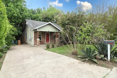 5411 Hudson St Photo 1
