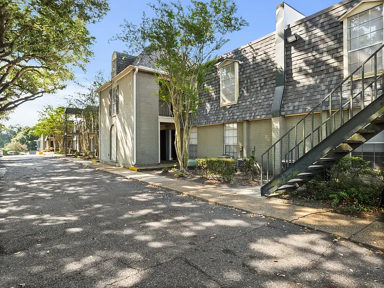 Holly Place — Photo 7