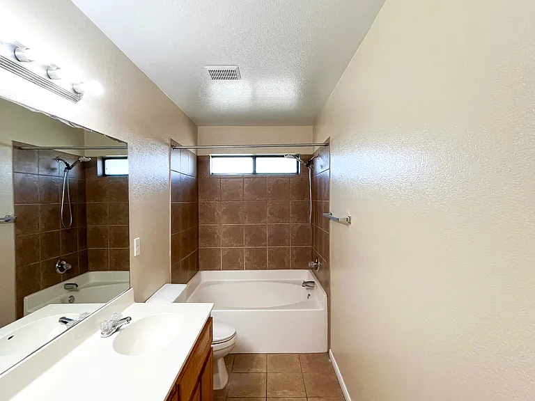 1303 Nicholas Cir #B — Photo 25