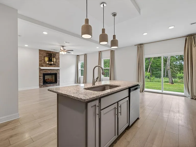 1437 Citadel Dr — Photo 14