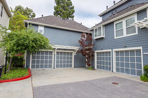 1055 Hull Ln Photo 1