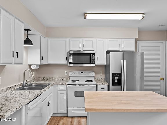 3rd image of 123 Stevens Cir