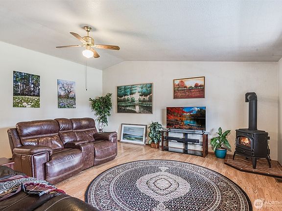 3rd image of 3349 Dartmouth Drive SE
