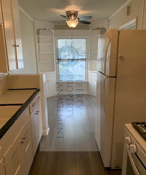 317 W Locust St — Photo 6