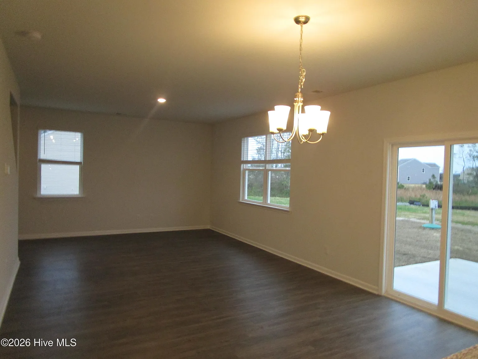 4 bed, 2.5 bath, $2,300 — Photo 4
