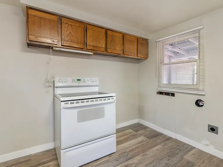 545 Madison St — Photo 12