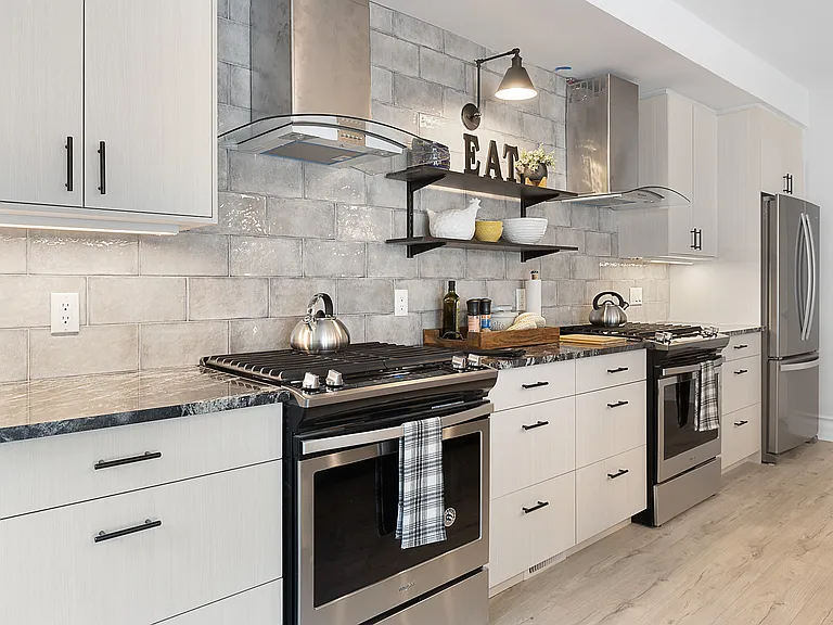 240 Blackburn Ave — Photo 4