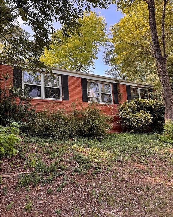 2nd image of 502 Edney Ridge Rd