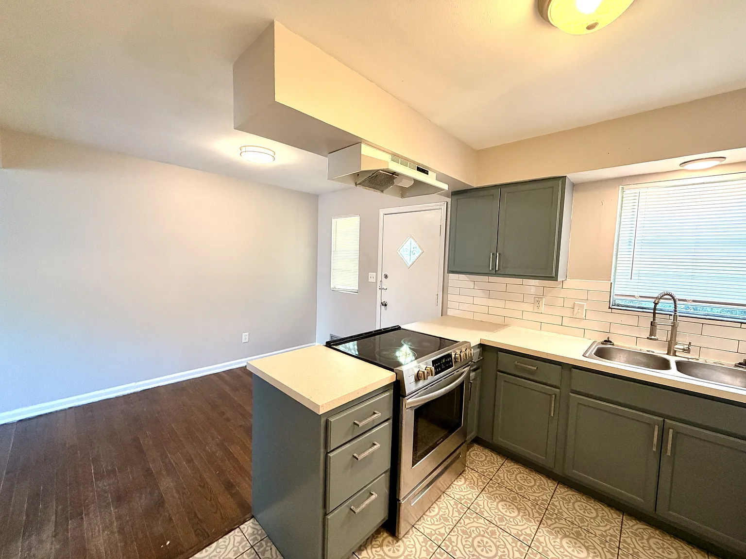 7346 Wayne Avenue - 1 — Photo 3