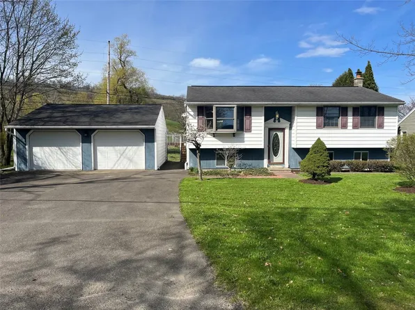 128 Barton Rd, Apalachin, NY 13732