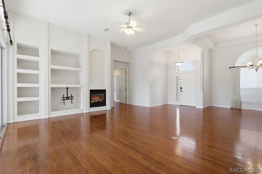 4 bed, 2478 sqft, $3,500 — Photo 3
