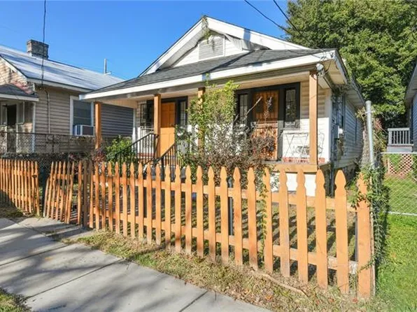 9029 Hickory St, New Orleans, LA 70118