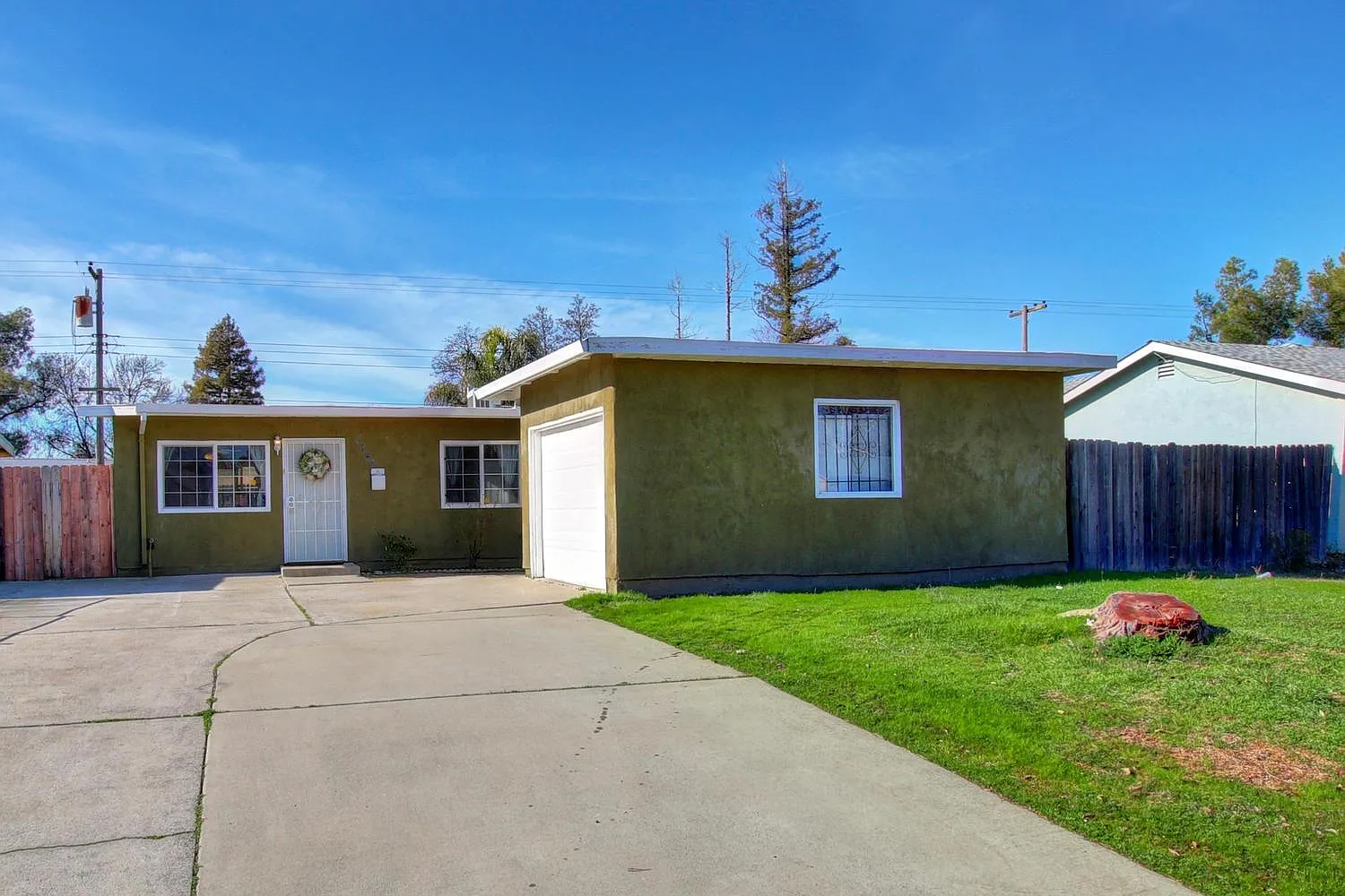 3748 Moonbeam Dr photo 1