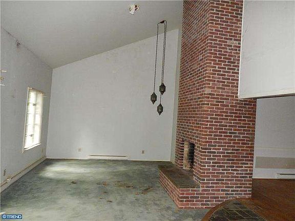 3rd image of 111 Chestnut Ave