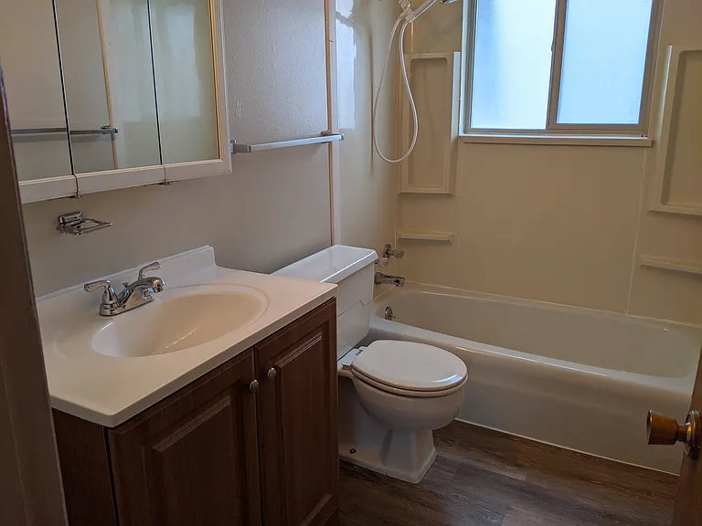604 Roma Ct #C — Photo 5