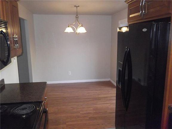 3rd image of 759 Cottonwood Dr
