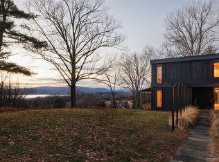 110 Old Albany Post Rd, Rhinebeck, NY 12572