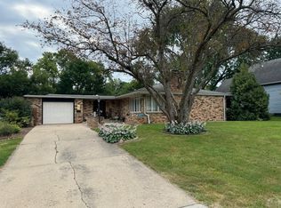 206 S Pine St, Delavan, IL 61734