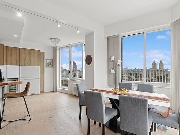 3rd image of 201 W 72nd St #Penthouse 1a