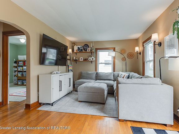 4th image of 1125 Poxson Ave