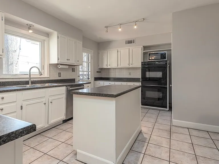 500 Colonial Rd — Photo 15