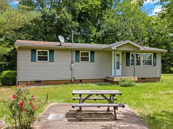 3011 Barth Rd, Belpre, OH 45714