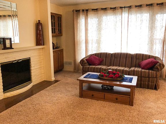 3rd image of 4119 N Hollyridge Cir