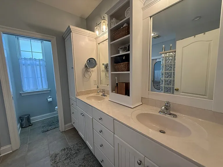 4410 Windlake Dr — Photo 25
