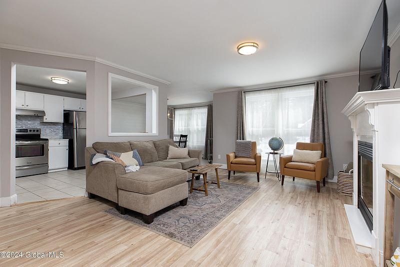 3rd image of 36 Queen Mary Drive