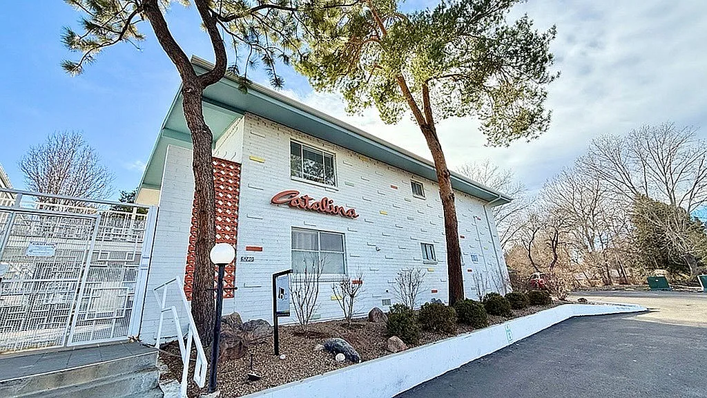 Catalina Apartments — Photo 2