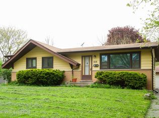 608 E Hackberry Ln, Mount Prospect, IL 60056