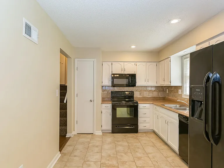 6490 N Delta Ave — Photo 11