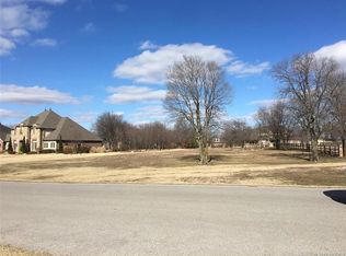 18627 E Crooked Oak Dr, Owasso, OK 74055