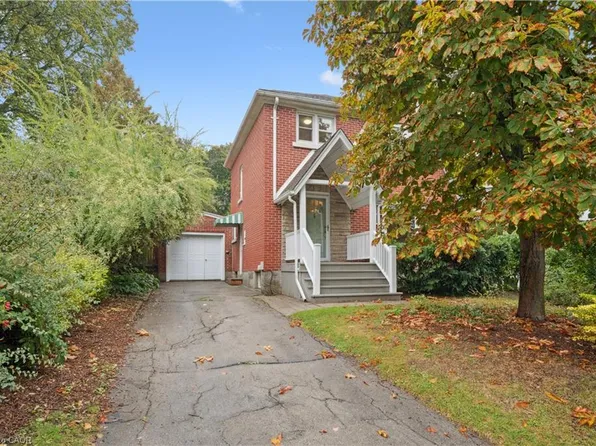 103 Dunbar Rd S, Waterloo, ON N2L 2E4