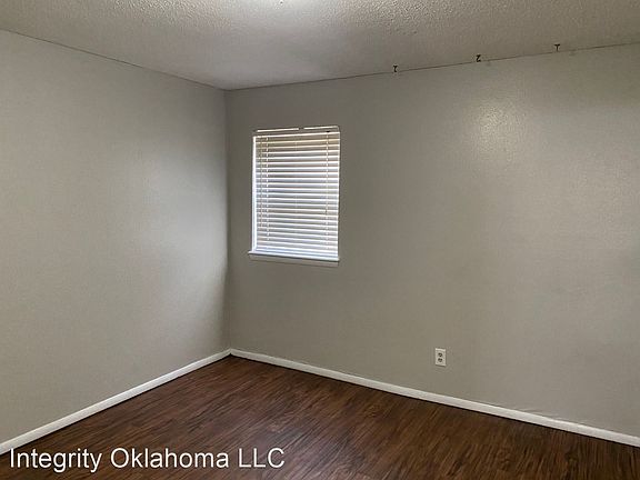 4th image of 3905 N Rockwell Ave APT 111